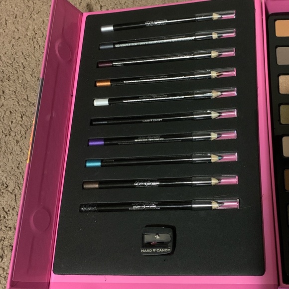 Hard Candy Makeup Palette - Picture 3 of 3